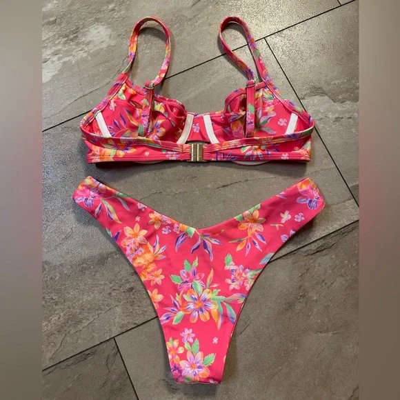 Kulani Kinis Bikini Set in Viva Dreama - Picture 4 of 6